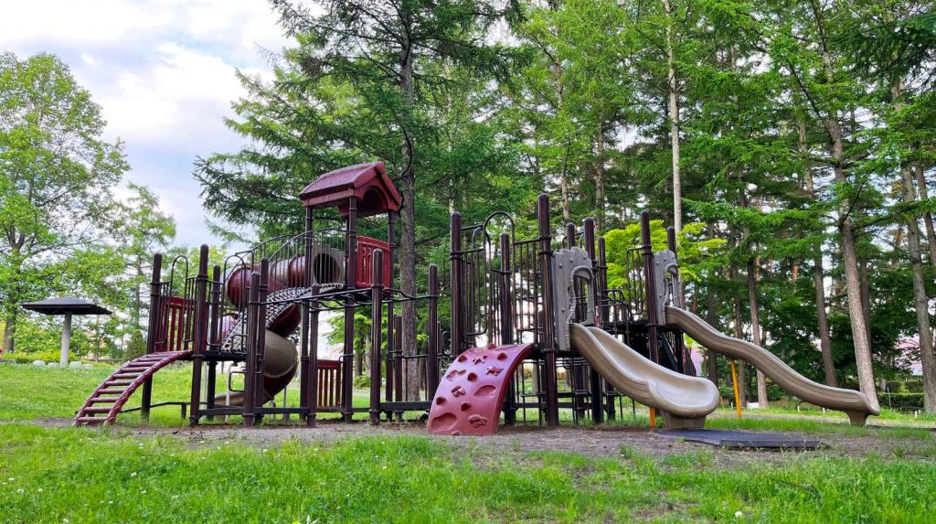 מתקני משחקים לילדים